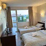 Helena - Pool & Sea View בלצ'יק